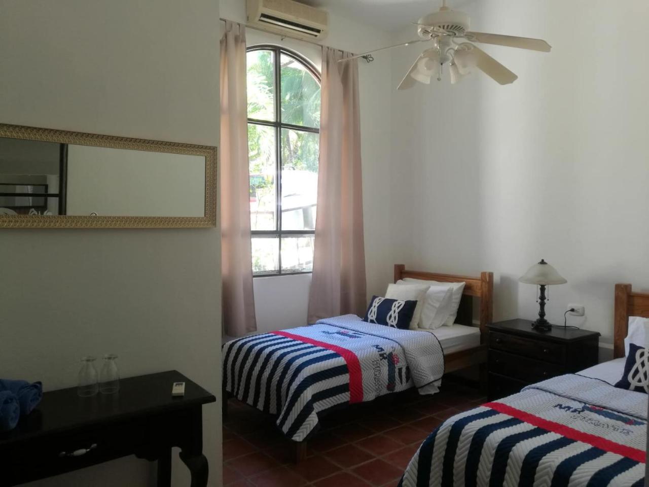 Hotel M&M Casa Blanca Playa Ocotal Экстерьер фото