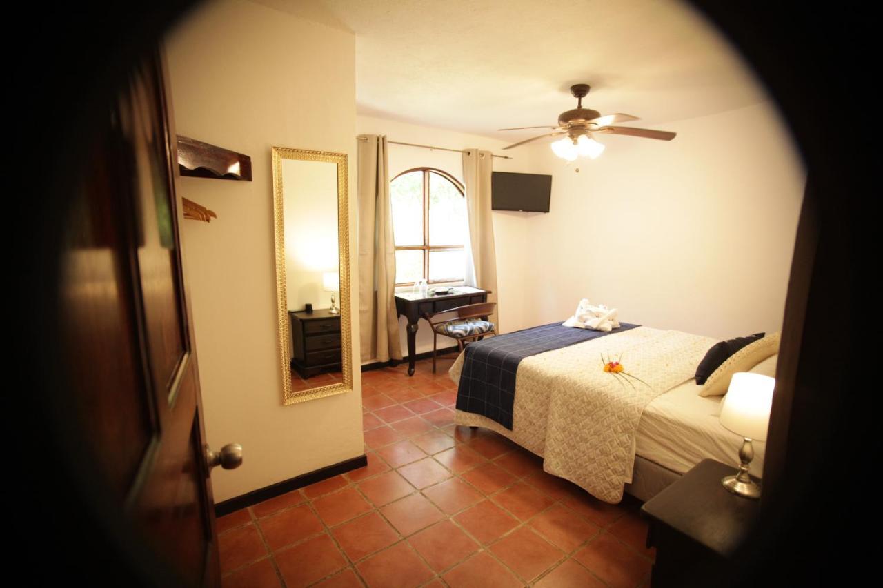 Hotel M&M Casa Blanca Playa Ocotal Экстерьер фото