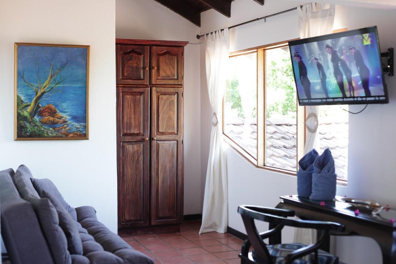 Hotel M&M Casa Blanca Playa Ocotal Экстерьер фото